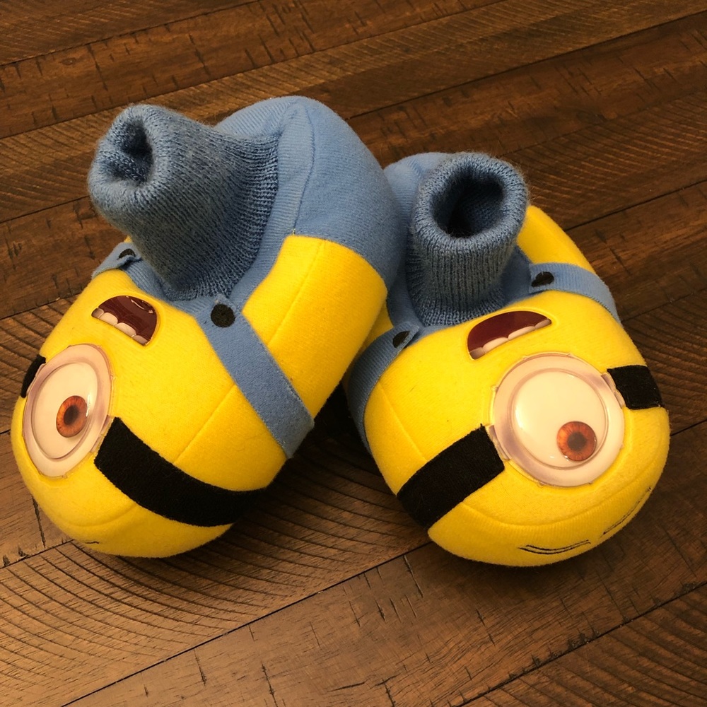 Kids Minions Bedroom House Slippers - size 7/8